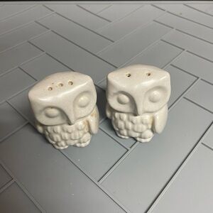 Pfaltzgraff Owl Salt & Pepper Shakers – Vintage Stoneware Set
